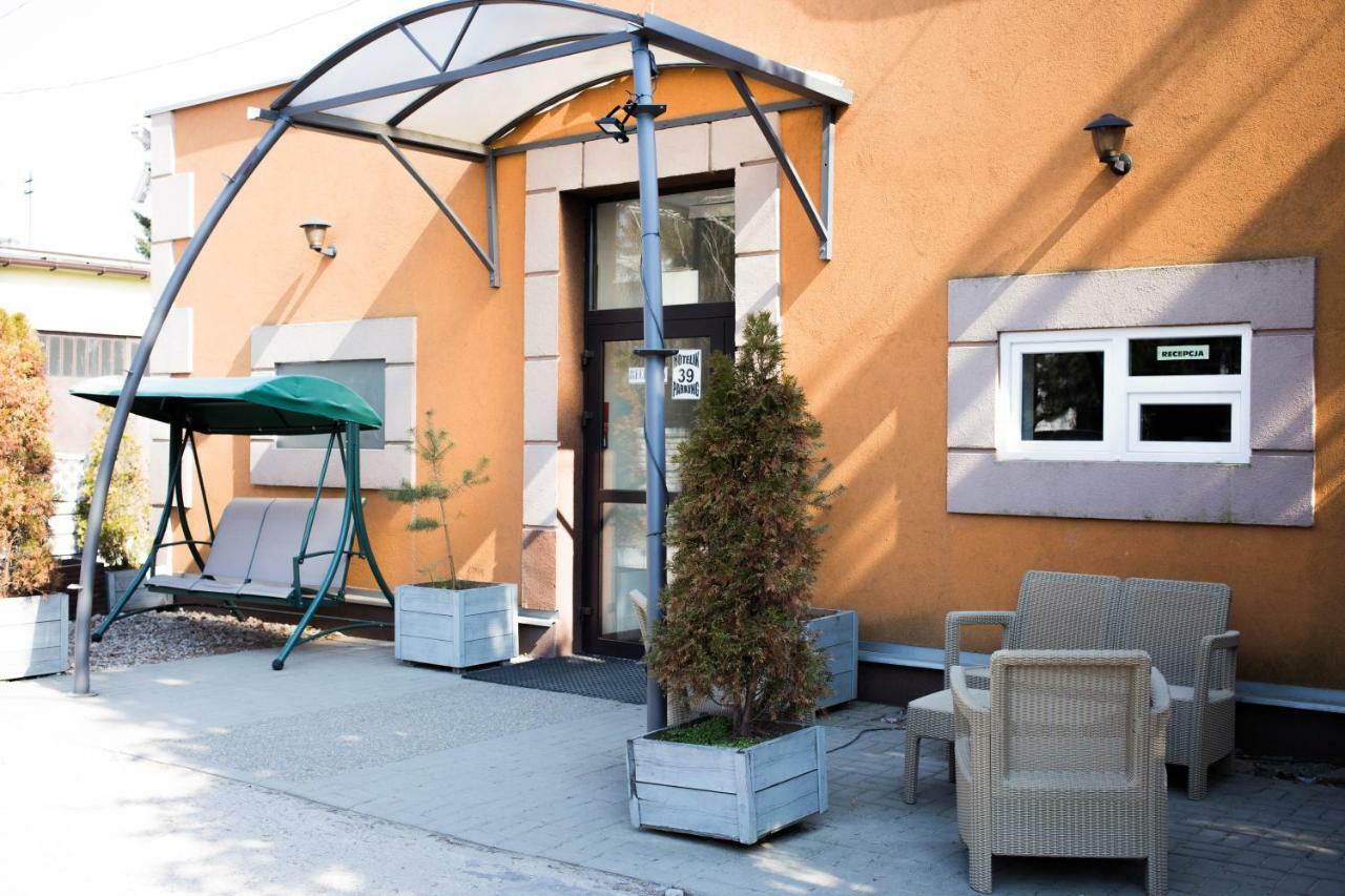 Hotelik Okecie 39 - Nocleg I Parking Blisko Lotnisko Okecie Warsaw Exterior photo